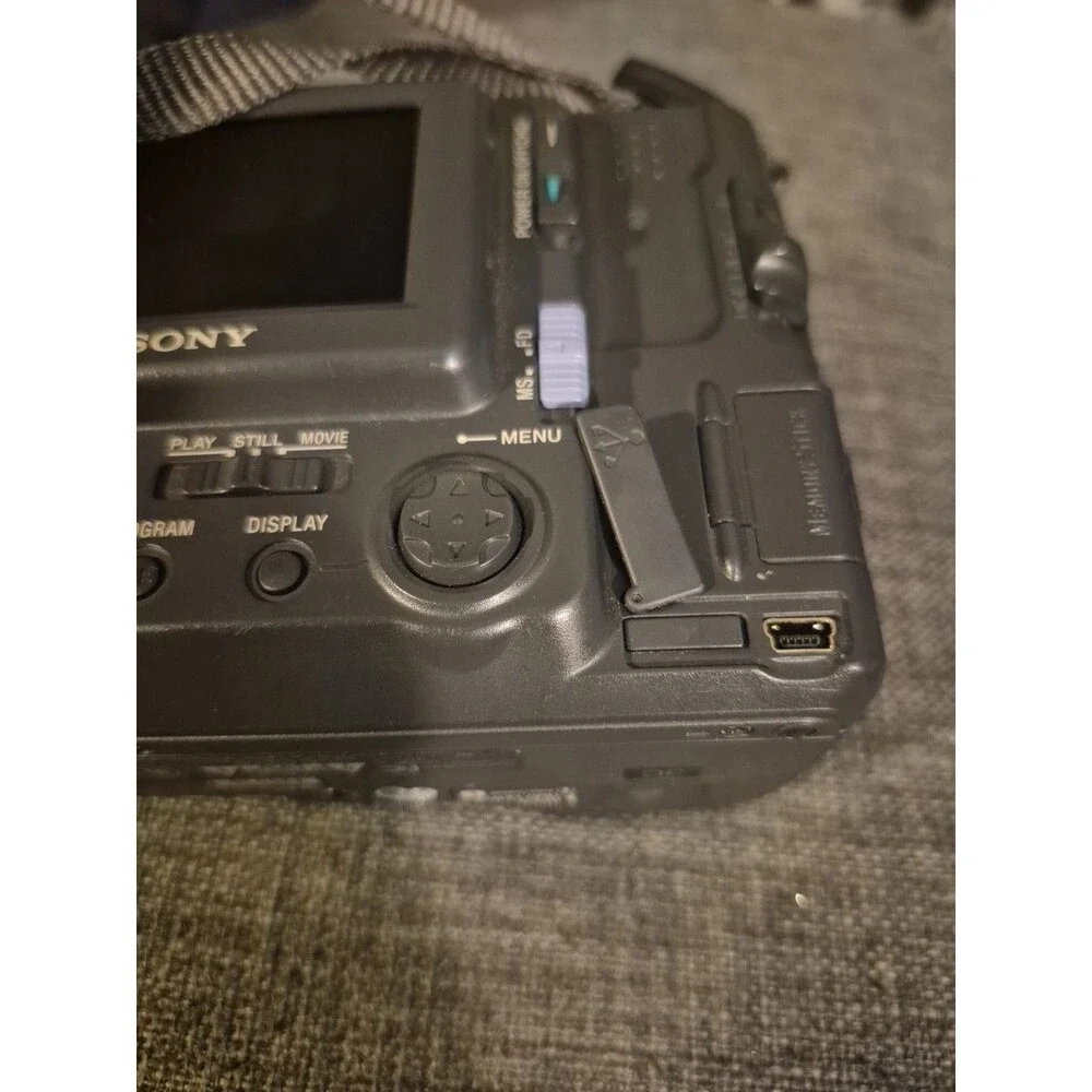 RARE VINTAGE Sony Mavica MVC FD200 2.0MP Vintage Digital Camera Dual Media +CASE